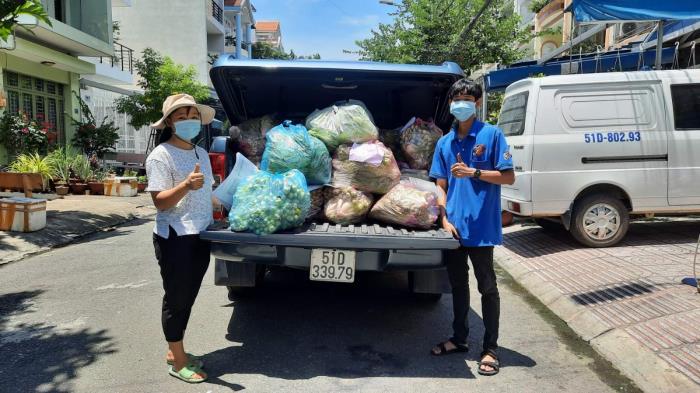 Tặng rau, trứng cho người dân ở địa bàn P.Phước Long A, Phước Long B, chùa Diệu Tràng và UBND các phường Phước Long A, Phước Long B, Phước Bình (ngày 01/09/2021)